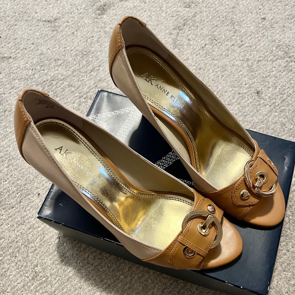 New genuine leather open-toe heels with gold buckles